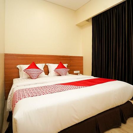 סוראבאיה Oyo 1330 Hotel Cahaya 3 מראה חיצוני תמונה