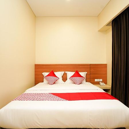 סוראבאיה Oyo 1330 Hotel Cahaya 3 מראה חיצוני תמונה