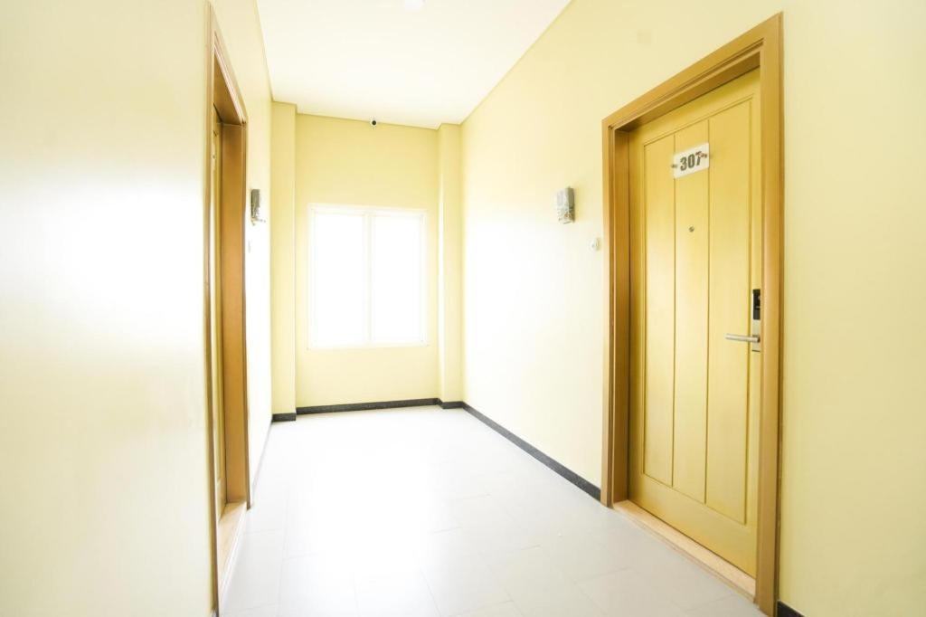 סוראבאיה Oyo 1330 Hotel Cahaya 3 מראה חיצוני תמונה