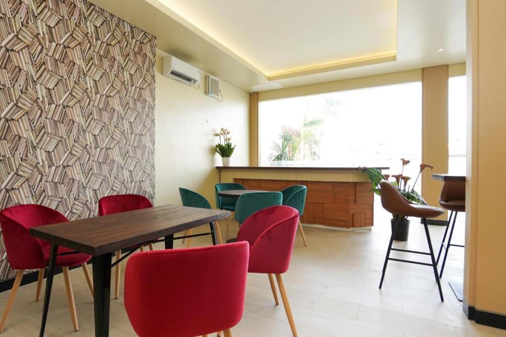 סוראבאיה Oyo 1330 Hotel Cahaya 3 מראה חיצוני תמונה