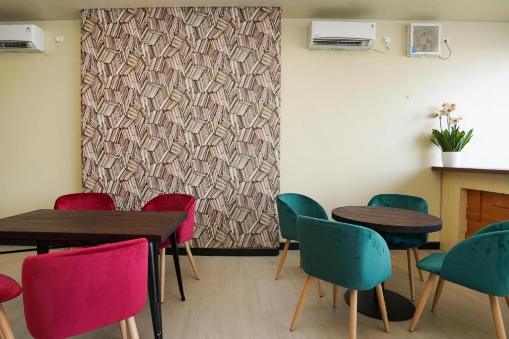 סוראבאיה Oyo 1330 Hotel Cahaya 3 מראה חיצוני תמונה