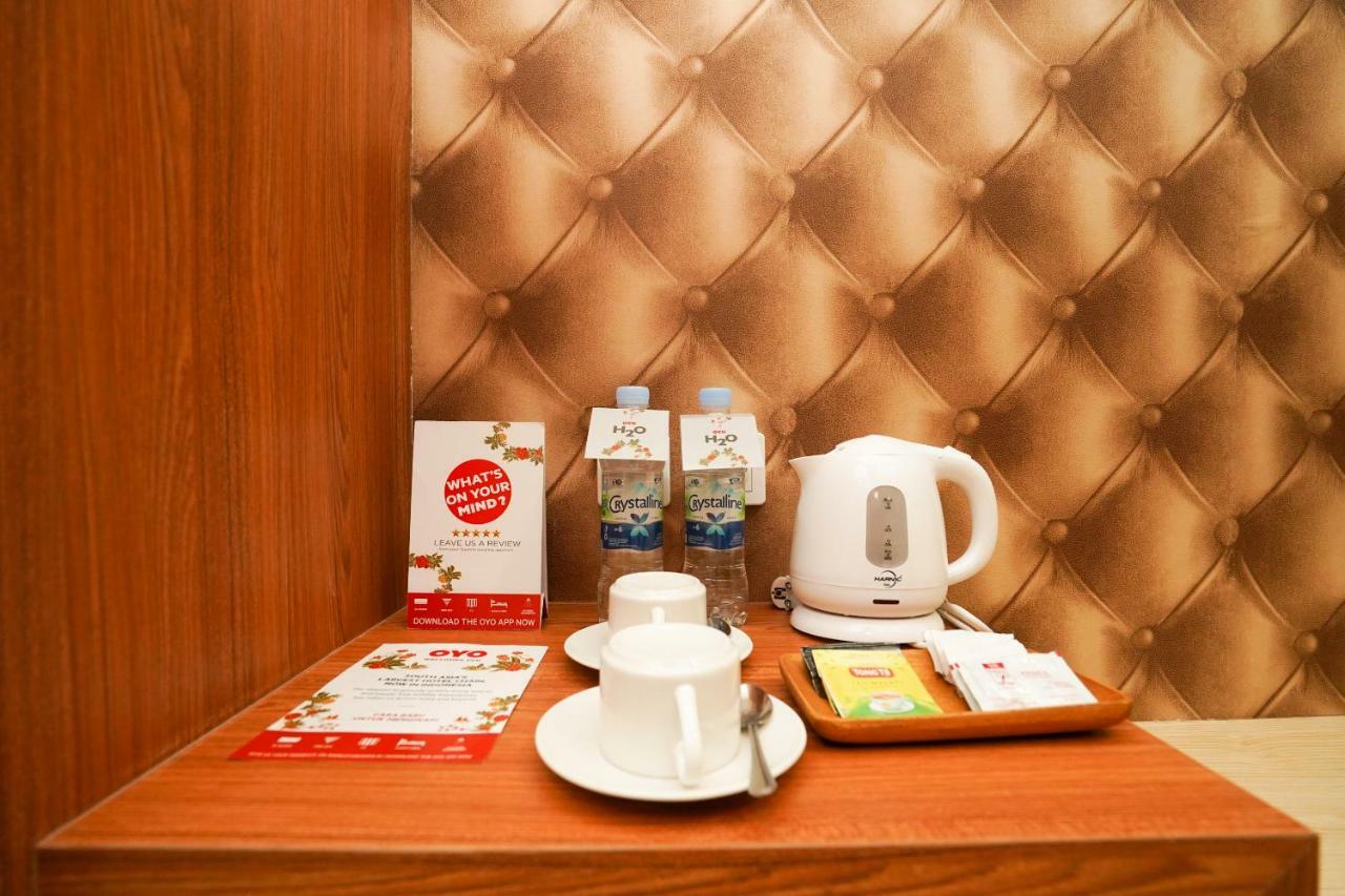 סוראבאיה Oyo 1330 Hotel Cahaya 3 מראה חיצוני תמונה