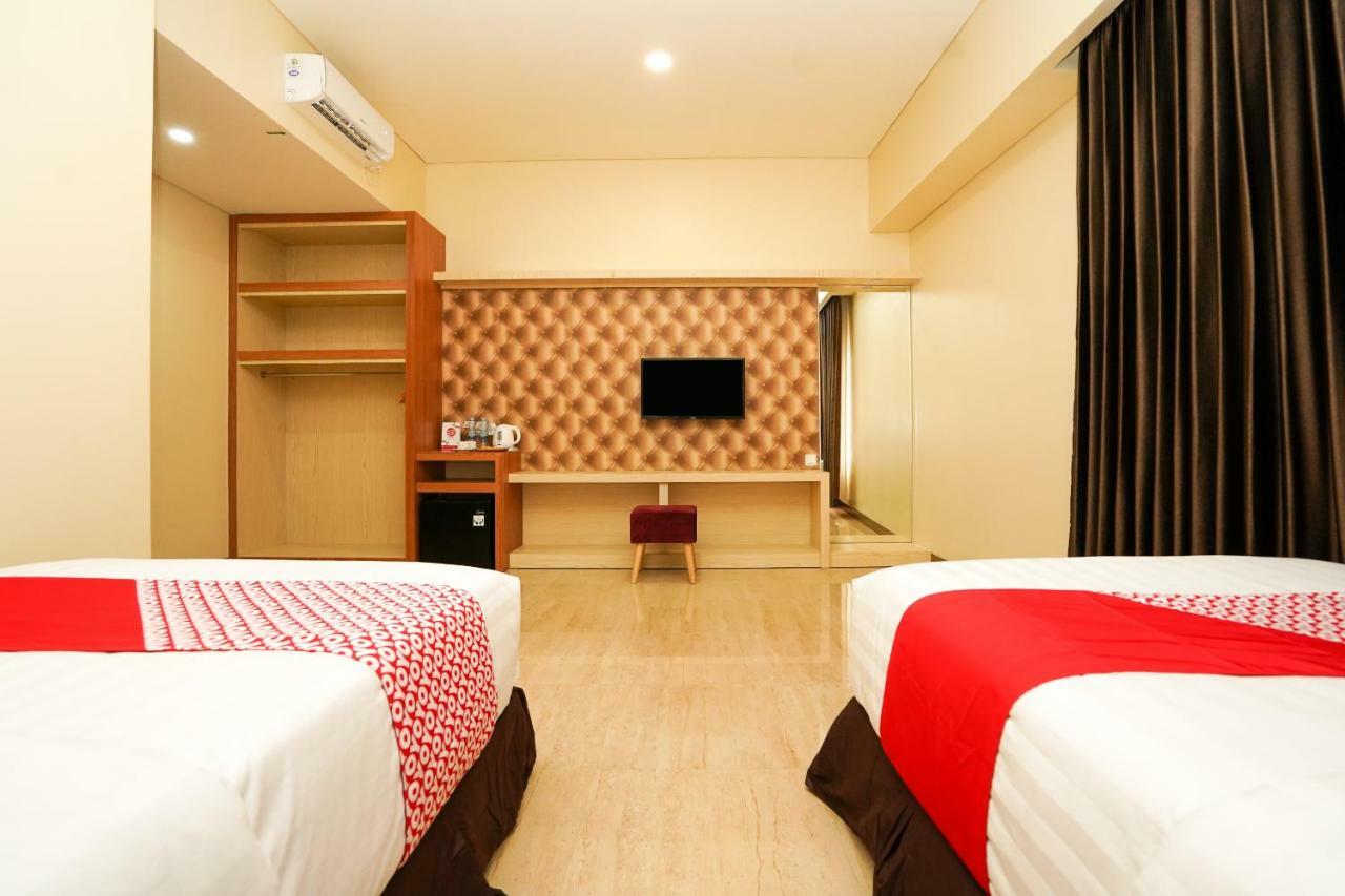סוראבאיה Oyo 1330 Hotel Cahaya 3 מראה חיצוני תמונה