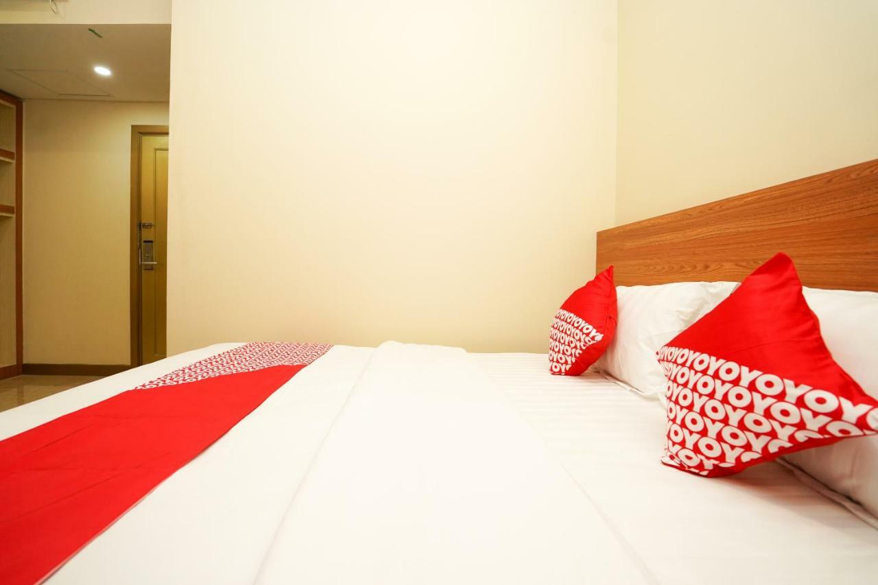 סוראבאיה Oyo 1330 Hotel Cahaya 3 מראה חיצוני תמונה