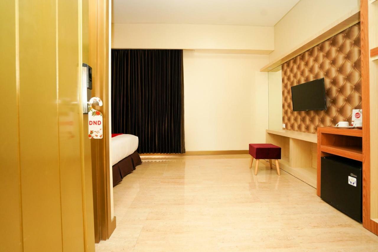 סוראבאיה Oyo 1330 Hotel Cahaya 3 מראה חיצוני תמונה