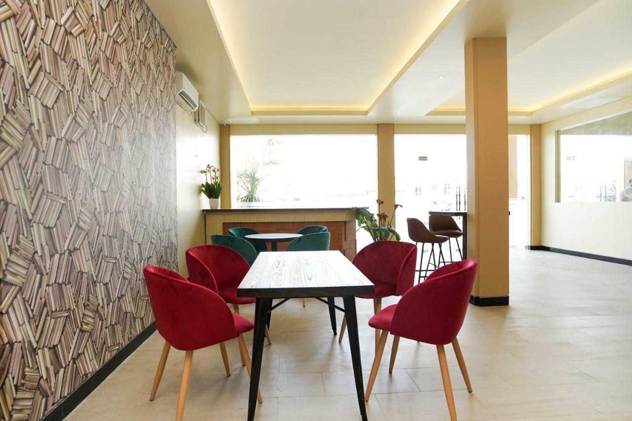 סוראבאיה Oyo 1330 Hotel Cahaya 3 מראה חיצוני תמונה