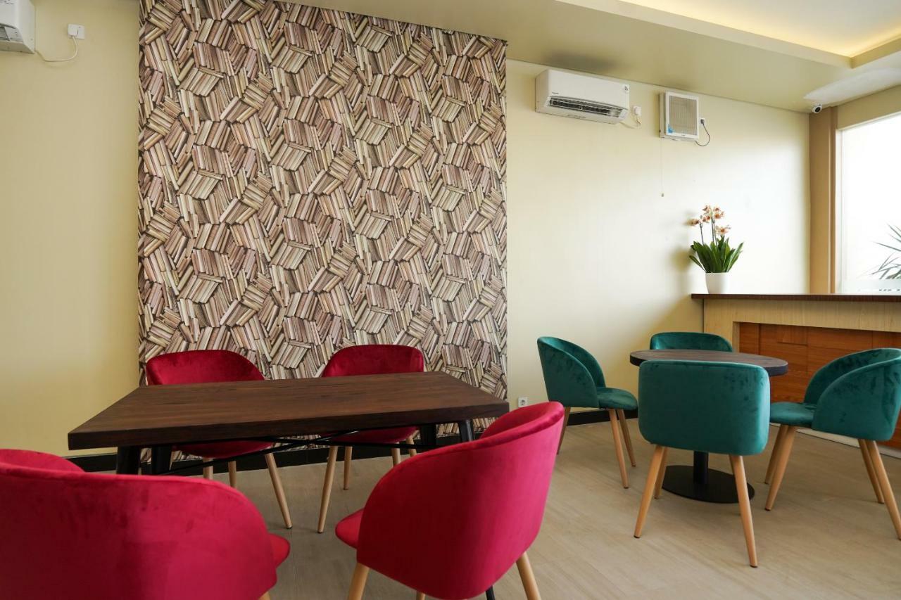 סוראבאיה Oyo 1330 Hotel Cahaya 3 מראה חיצוני תמונה