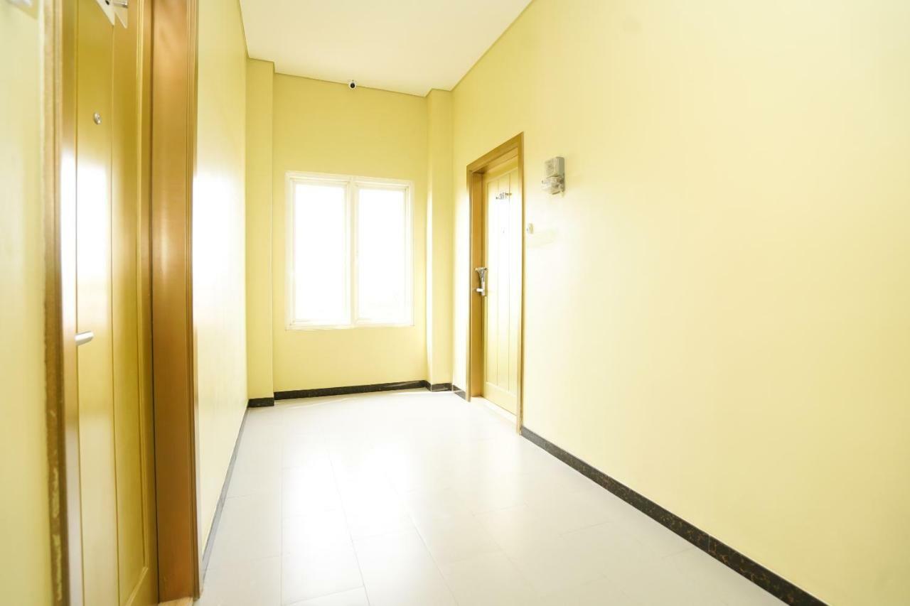 סוראבאיה Oyo 1330 Hotel Cahaya 3 מראה חיצוני תמונה