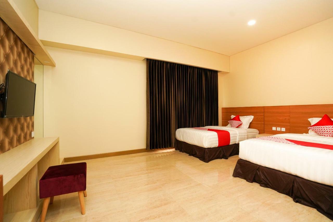 סוראבאיה Oyo 1330 Hotel Cahaya 3 מראה חיצוני תמונה