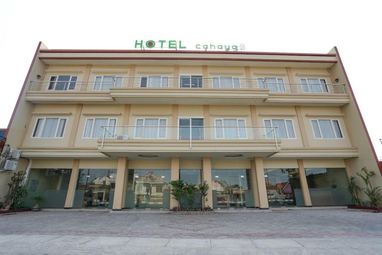 סוראבאיה Oyo 1330 Hotel Cahaya 3 מראה חיצוני תמונה